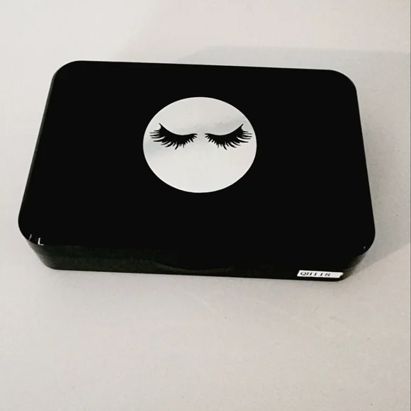 Luxury Dramatic 3D Lashes with LED Lights Case and Glue - Picture 3 of 9